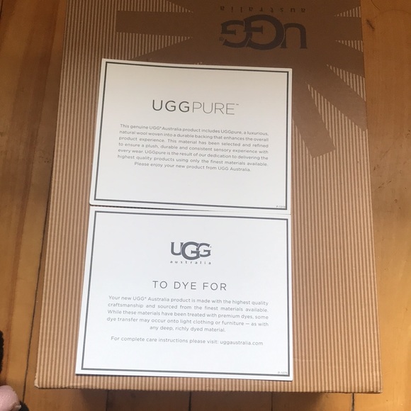 Ugg - Picture 2 of 4